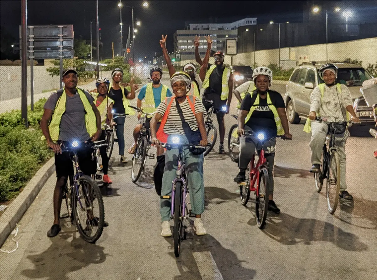 Groupe de cyclistes lors d'une balade Koin Koin Vélo à Cotonou